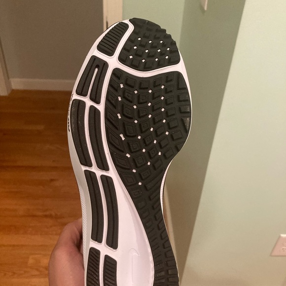 NWOT Nike Pegasus 37 - Picture 3 of 3